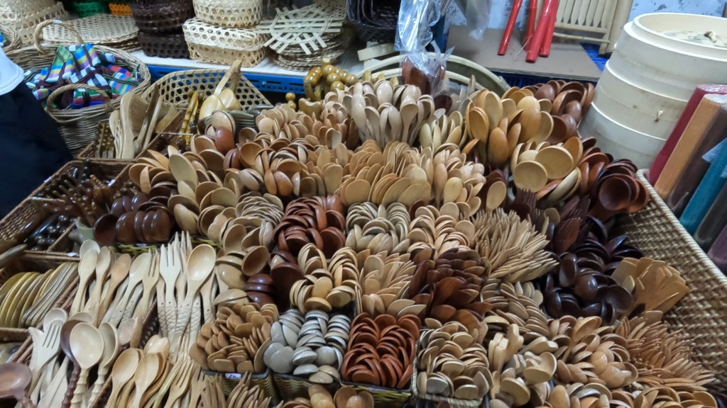 高建桶店のカラフルなカゴバッグ