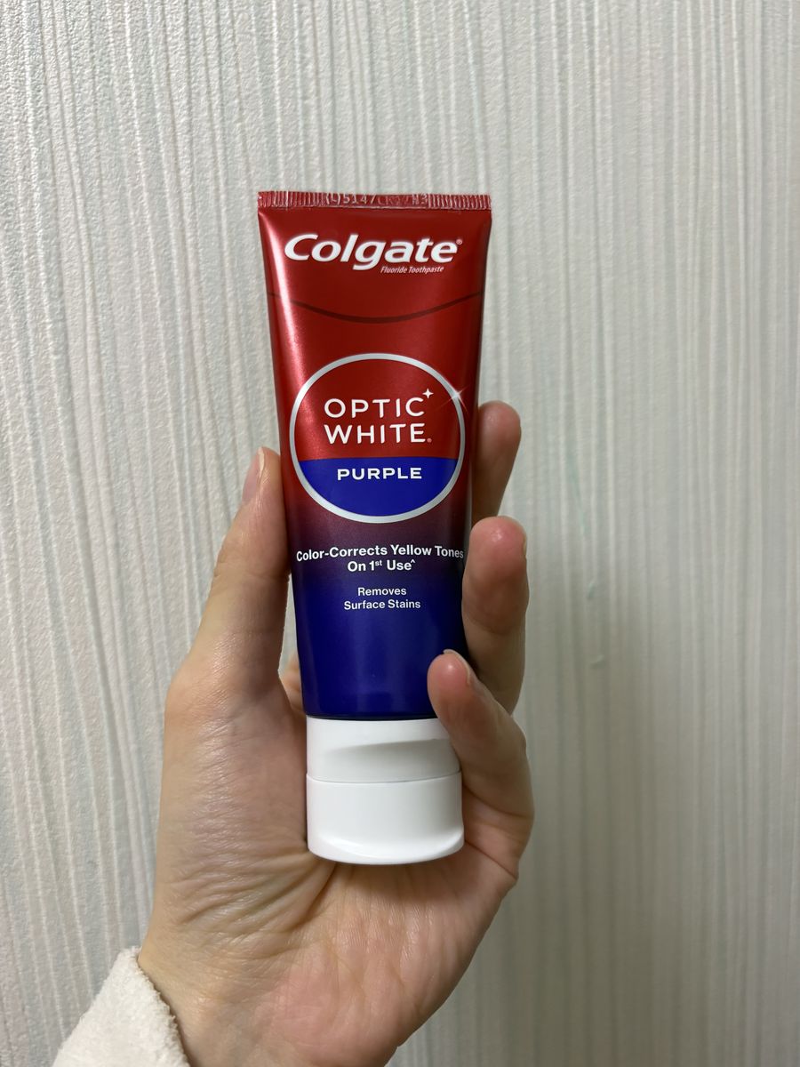 ベトナムの薬局で買ったColgate Optic White Purple（紫の歯磨き粉）のチューブ